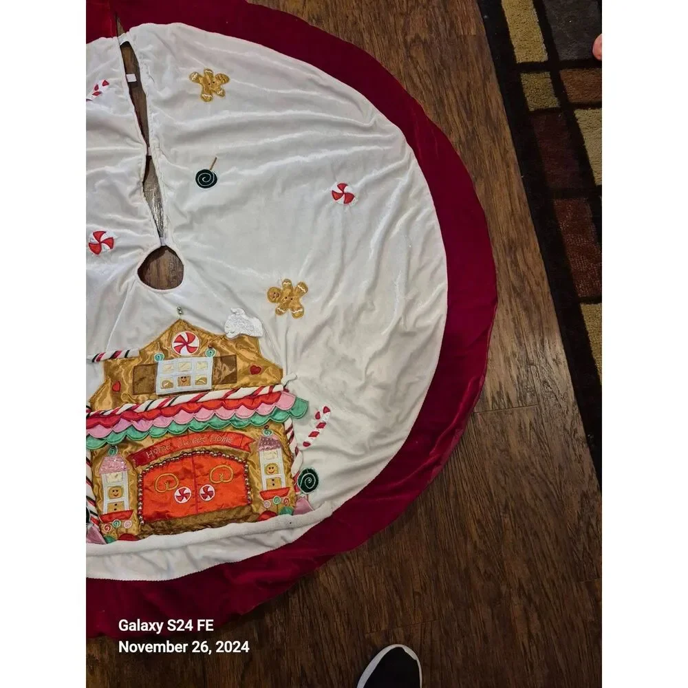 Santas Best Super Cute Candy Land Tree Skirt Red White Pink 56